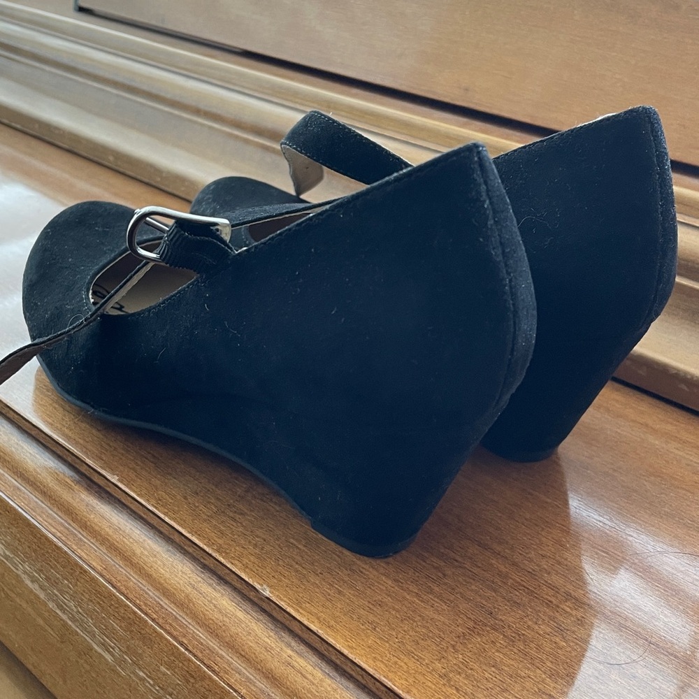 American Rag Black Ameesha Wedge - Size 6.5M. Excellent Used condition. - Picture 3 of 7